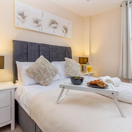 Guest Homes - Trinity Flat Worcester Bagian luar foto
