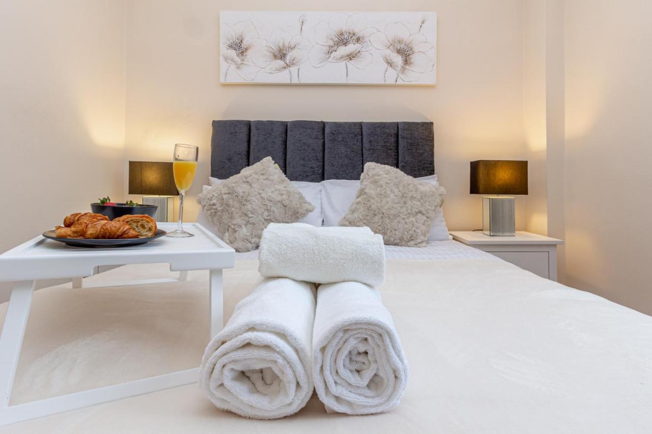 Guest Homes - Trinity Flat Worcester Bagian luar foto