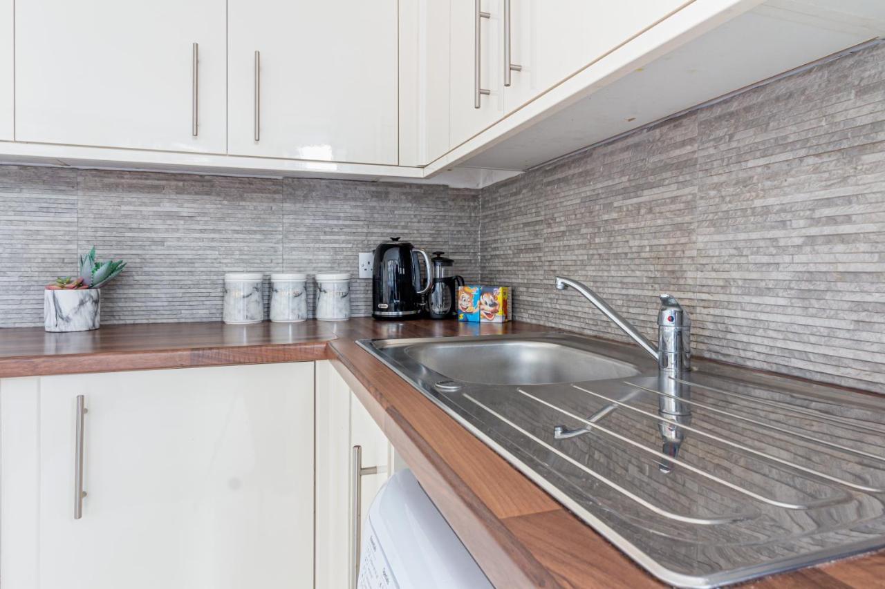 Guest Homes - Trinity Flat Worcester Bagian luar foto
