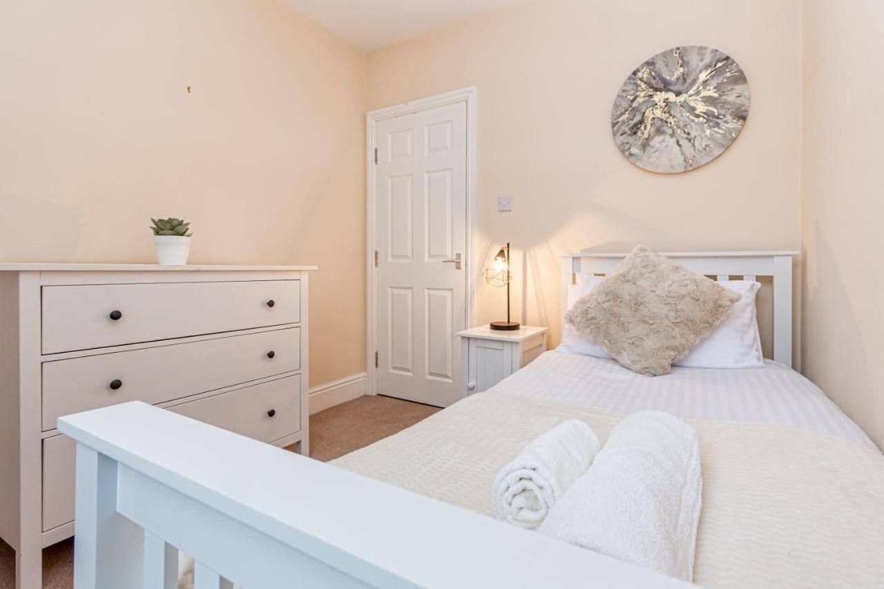 Guest Homes - Trinity Flat Worcester Bagian luar foto