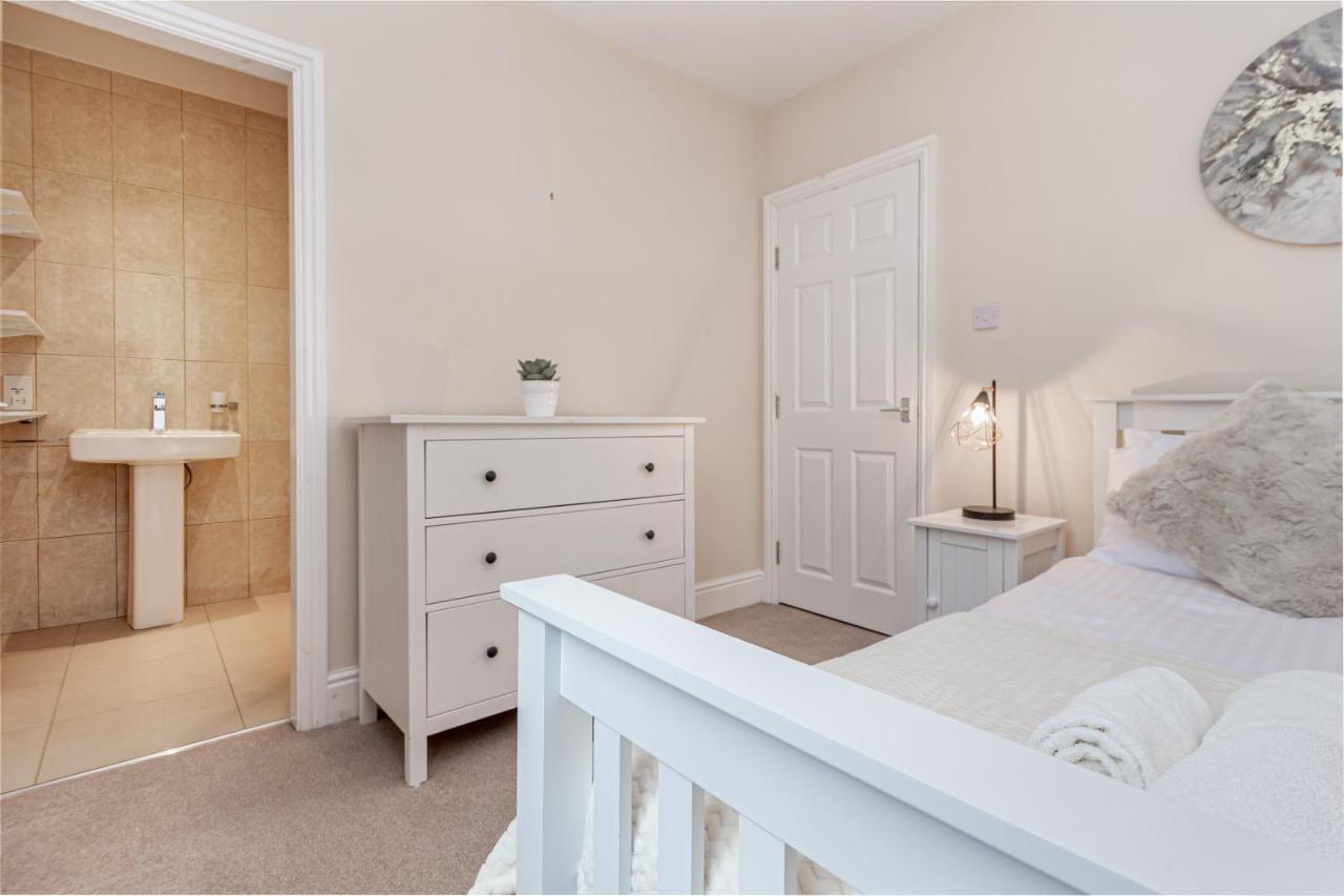 Guest Homes - Trinity Flat Worcester Bagian luar foto